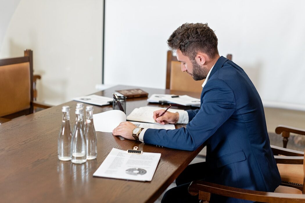 découvrez les meilleures offres d'emploi dans le secteur notarial grâce à notre bourse d'emploi dédiée aux notaires. postulez rapidement aux postes adaptés à votre profil partout en france.