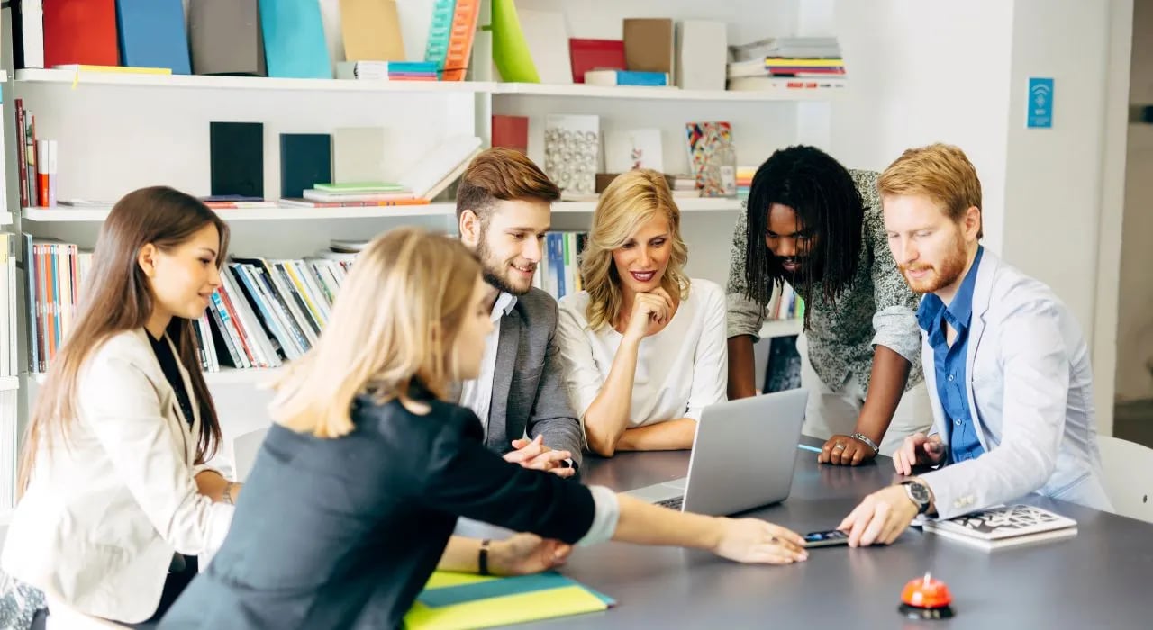 découvrez comment friendly peut améliorer vos relations professionnelles grâce à des outils simples et efficaces pour favoriser la collaboration et la communication au travail.