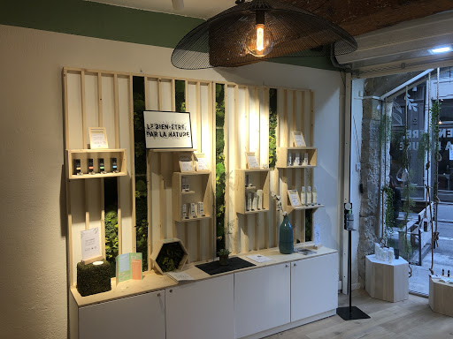 découvrez le meilleur cbd shop à lyon offrant des produits de qualité, naturels et certifiés pour votre bien-être. profitez d'une large gamme de fleurs, huiles et accessoires cbd.