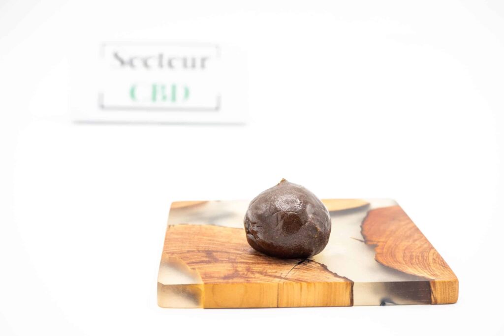découvrez notre guide complet pour choisir le meilleur hash cbd de qualité, avec des conseils d'experts et des critères essentiels pour un choix éclairé.